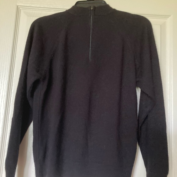 Designer Originals Long-sleeved Black Polyester- Cashmere Like Knit Sweater. - Picture 4 of 6